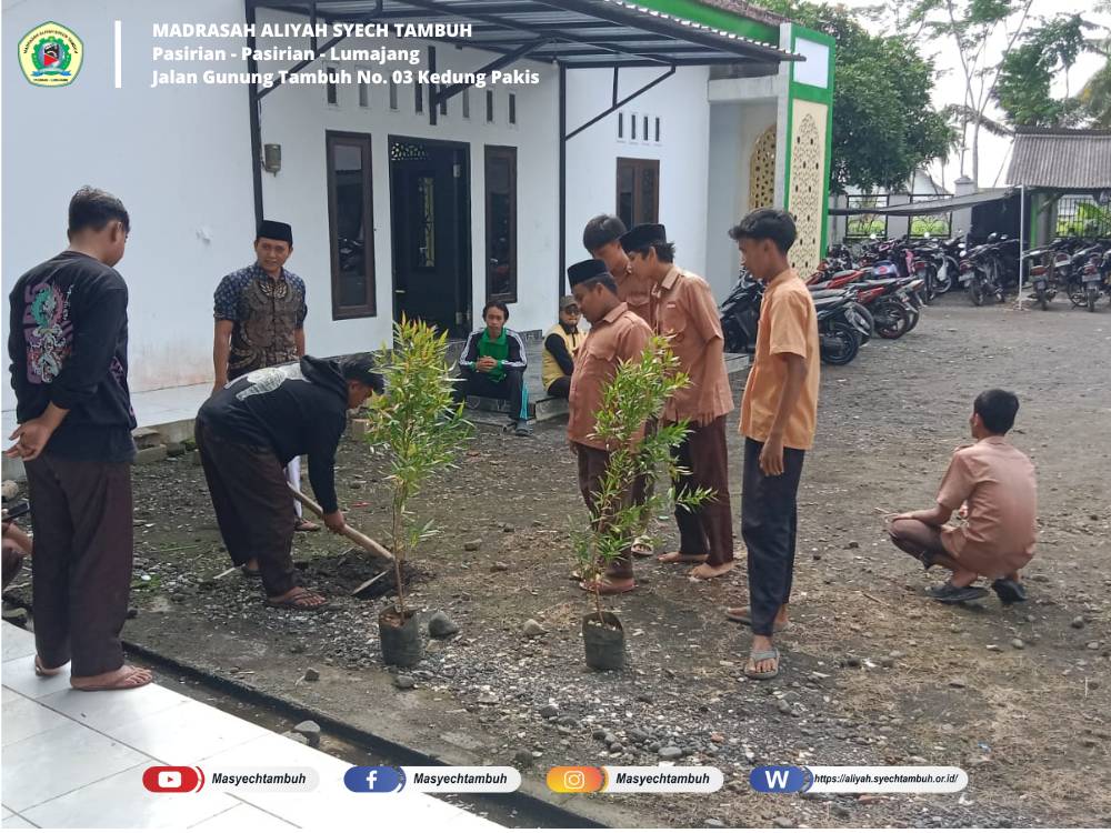 Madrasah Gelar Kegiatan Penanaman Pohon untuk Hijaukan Lingkungan Madrasah