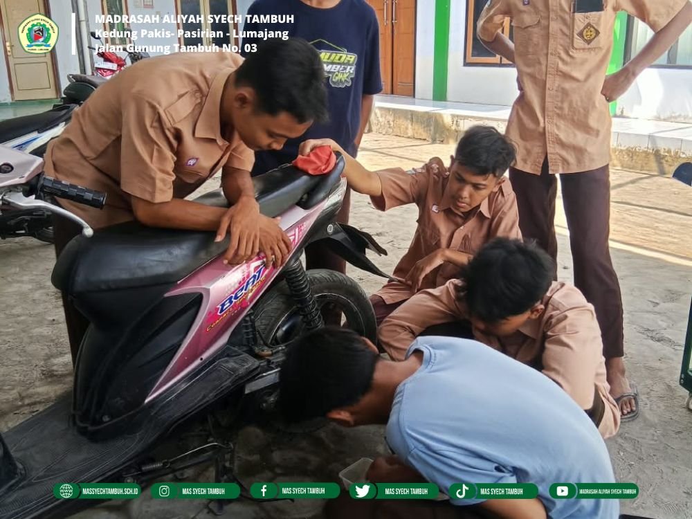 Belajar Langsung di Garasi Madrasah, Kelas Otomotif MASTA Praktik Bongkar Pasang CVT
